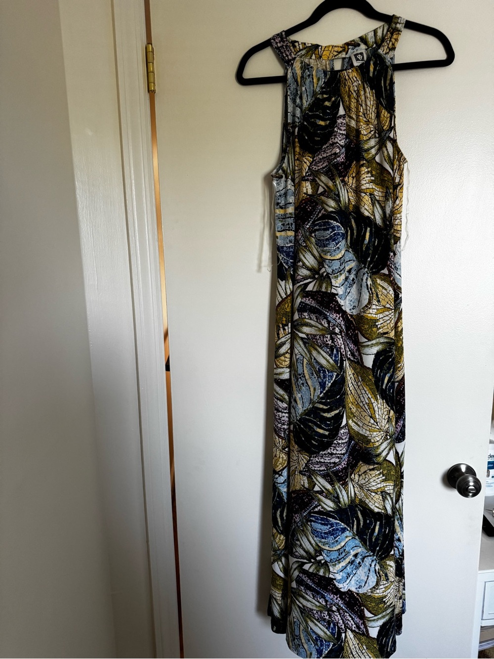 Anne Klein Sleeveless Leaf-Print Maxi Dress in Olive, Blue & Black